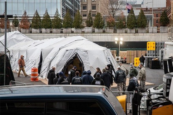 image-of-makeshift-tent-in-New-York hospital