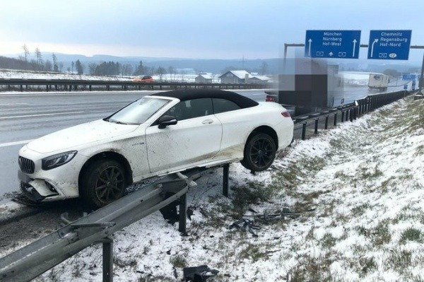 image-of-Jerome-Boateng-crashes-mercedes-benz-car-amidst-lockdown