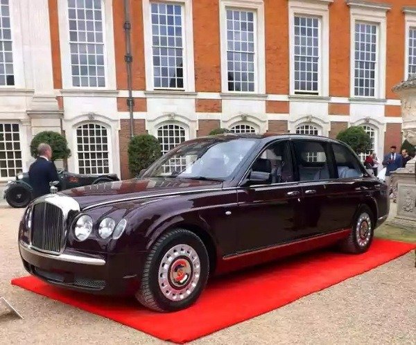 image-of-queen-elizabeth-bentley-state-limousine