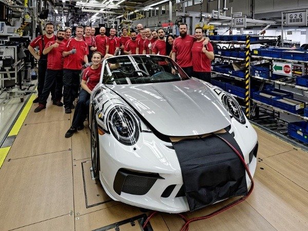 Porsche 911 Speedster: Road Review | Carfection 4K
