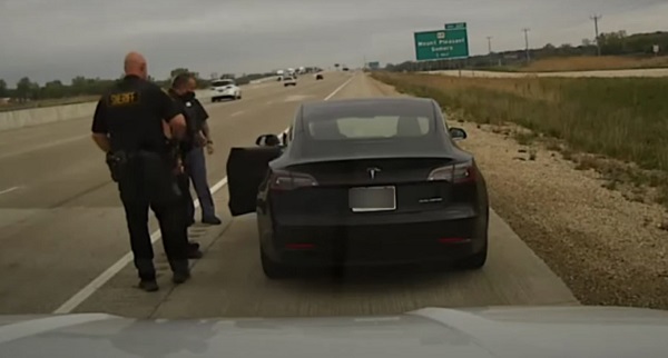image-of-tesla-driver-pulled-over-for-sleeping-behind-the-wheel