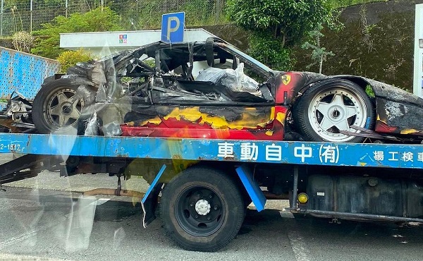 image-of-Ferrari-f40-crashed-in-japan