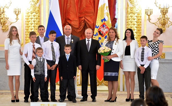 photo-of-vladimir-putin-family