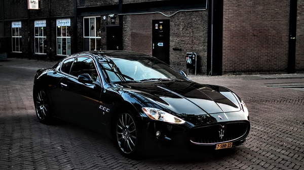 Photo-of-Jaguar-car